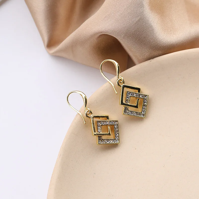 

BS170 S925 Silver Needle High-end Jewelry Korea 2021 New Simple Square Net Red Temperament Stud Earrings