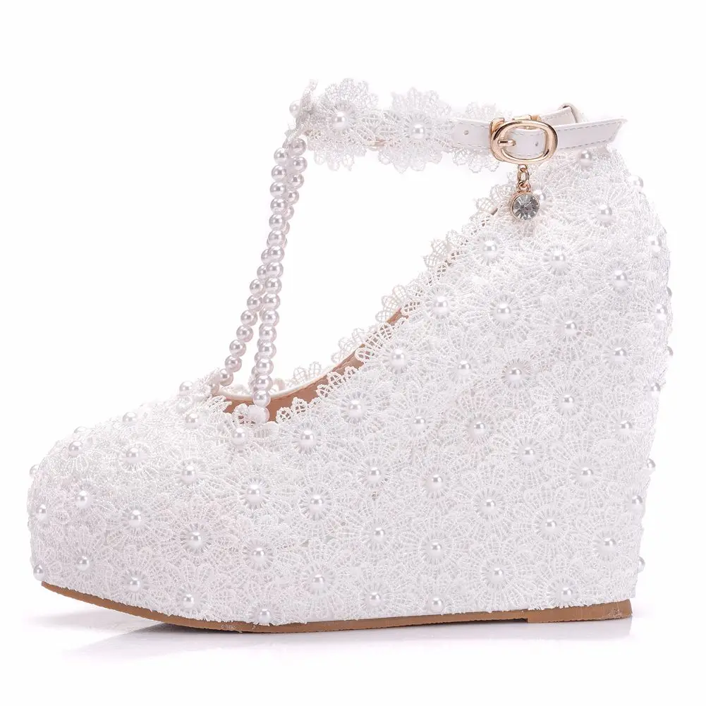 Женские туфли-лодочки на платформе украшенные кристаллами и жемчугом | Обувь