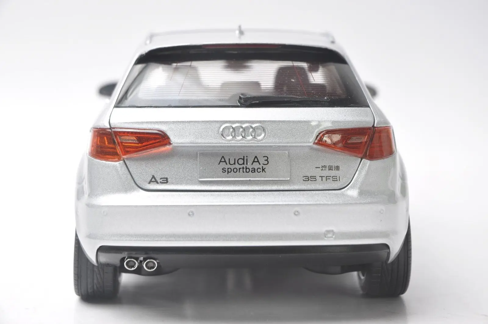 1:18 литья под давлением модель для Audi A3 Sportback Серебряный внедорожник сплав игрушечный автомобиль миниатюрная коллекция подарок S3