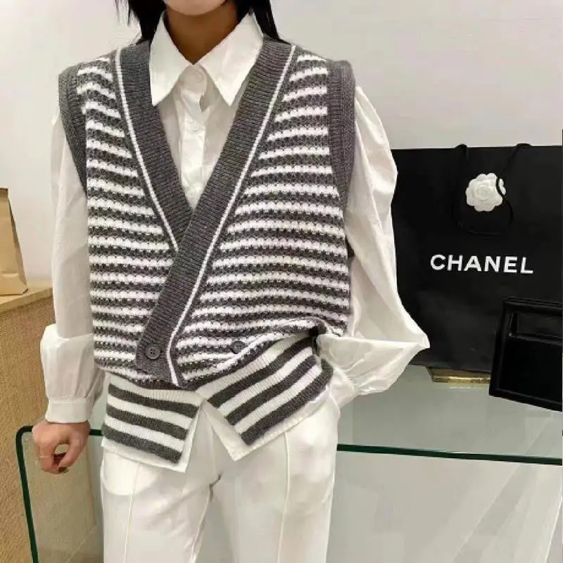 

2022 New Autumn Winter Women Sweaters Striped Sleeveless Vest Casual V Neck Buttons Knitted Waistcoat Vintage Wild Cardigan Tops