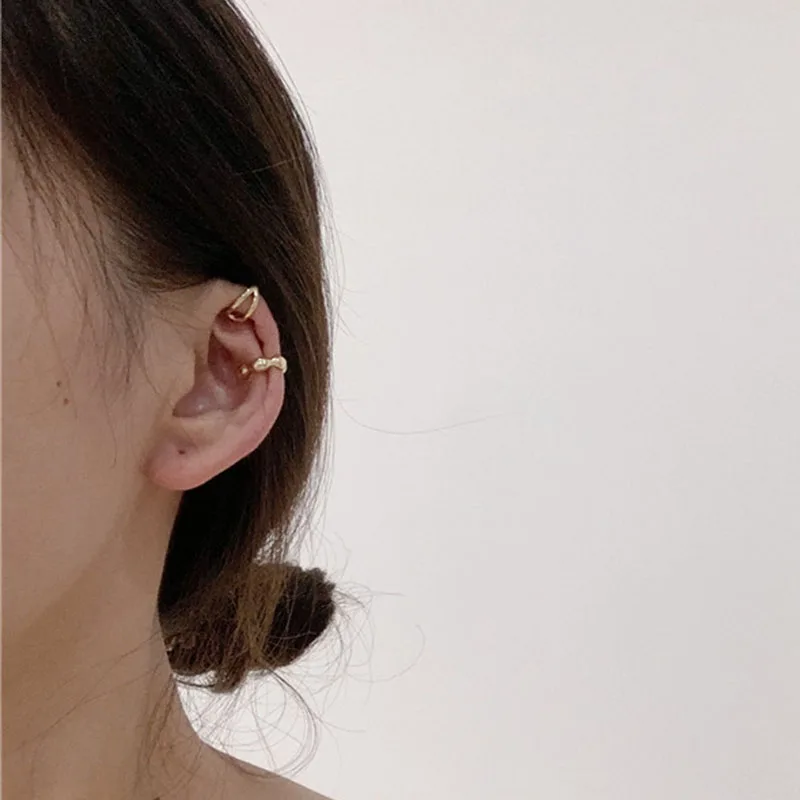 Женские маленькие серьги-манжеты простые золотистые металлические