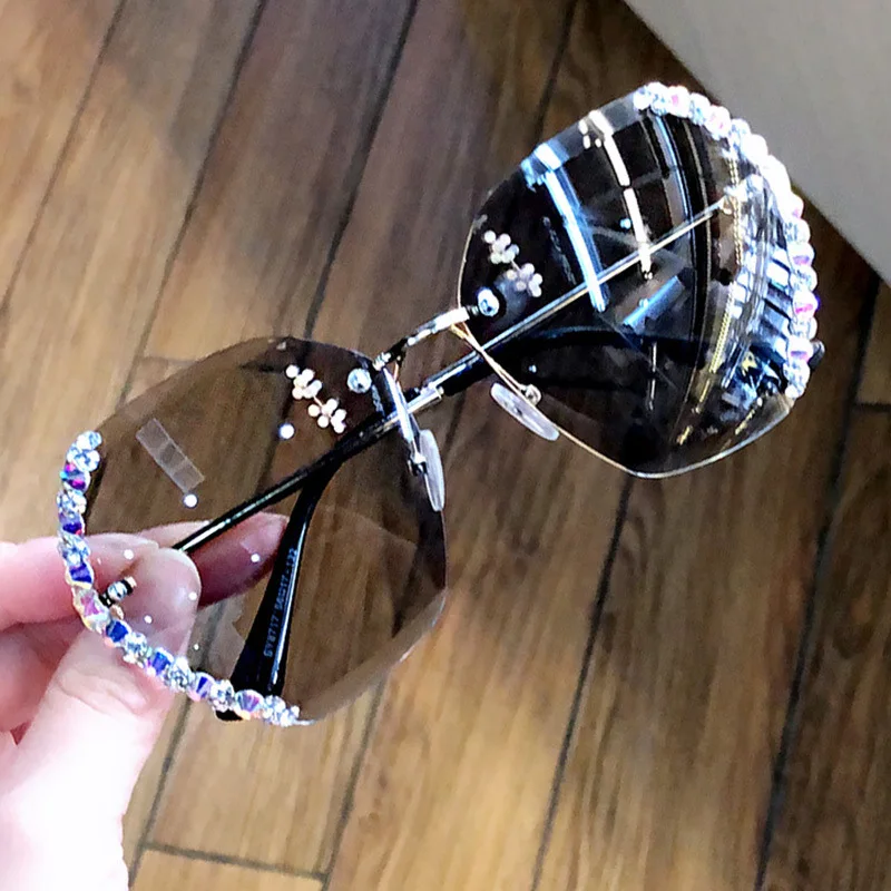 

Diamond-studded anti-ultraviolet sunglasses women's beach sunscreen driving ins round face sunshade ladies sunglasses glasses