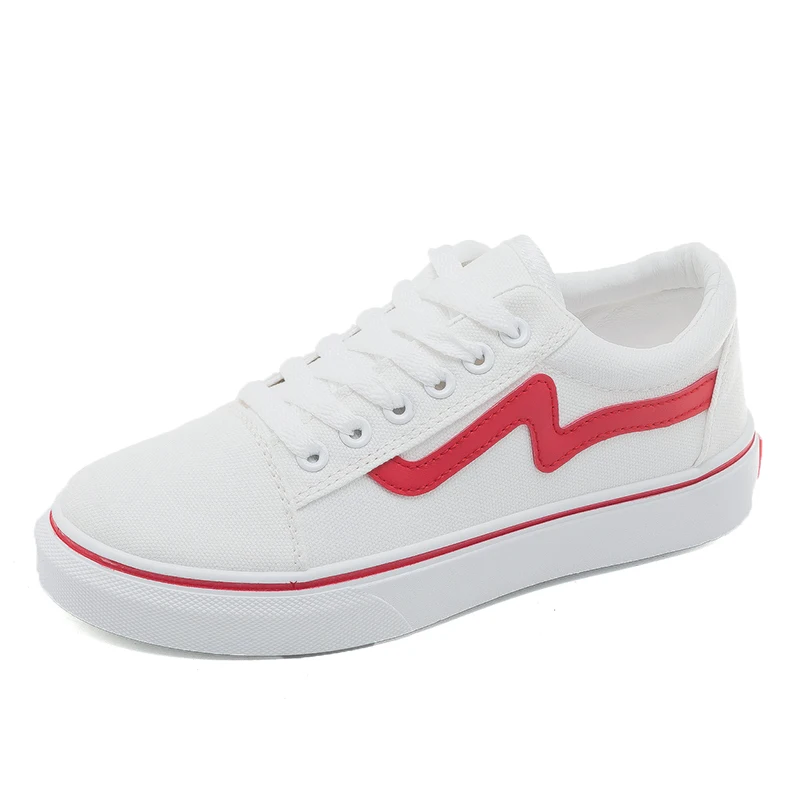 Женские кроссовки на плоской подошве из искусственной кожи платформе