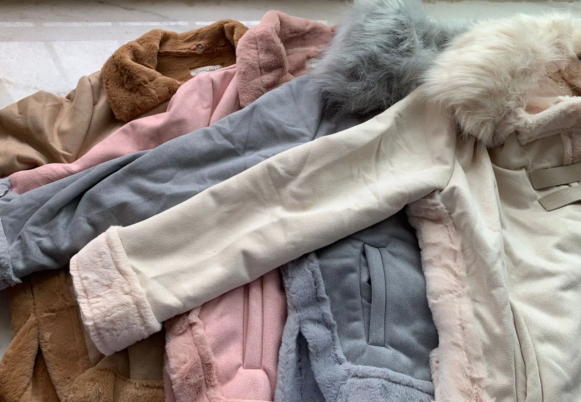 

Women's Fashion Coat Composite Deerskin Short Jacket Faux Fur Pink Hooded Jacket for Autumn Winter Furry Jacket 2020