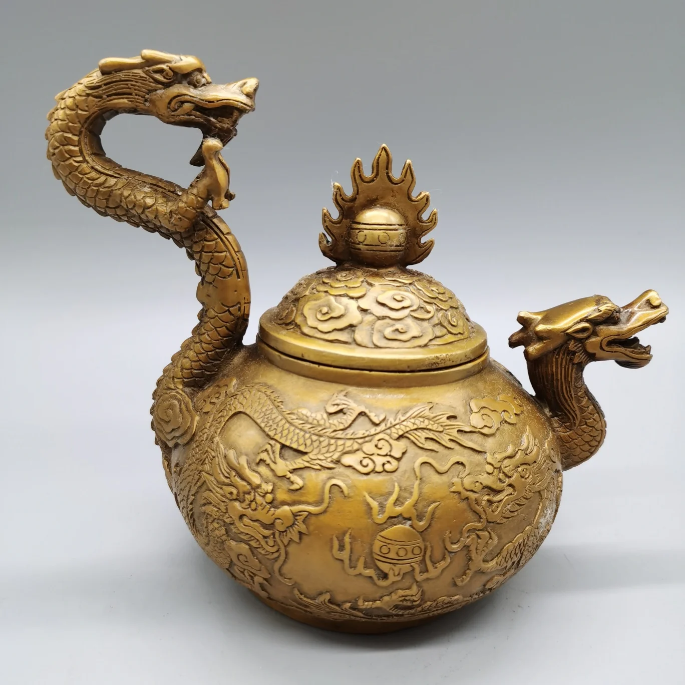 

China Elaborate Brass Statue Good Luck Dragon Pot Metal Crafts Home Decoration