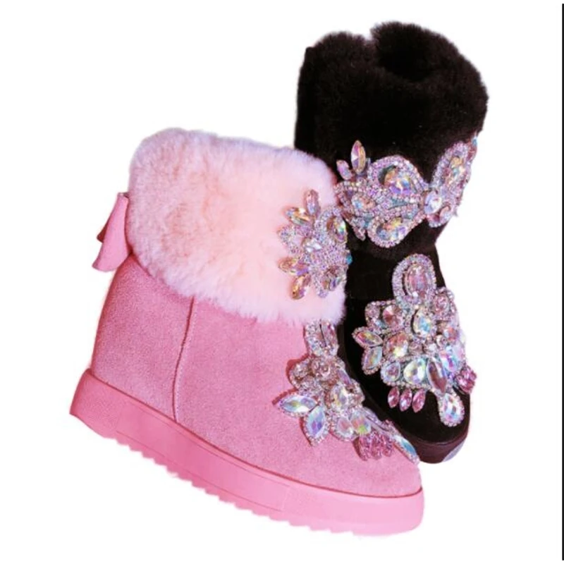 

2019 autumn and winter new Japanese sweet hand-studded sequins in the tube crystal gem peach heart female flat snow boots