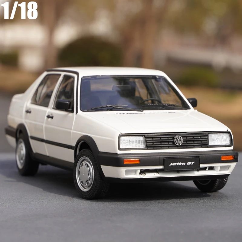 Имитация высокой степени 1:18 Классическая старая модель Jetta из сплава литая