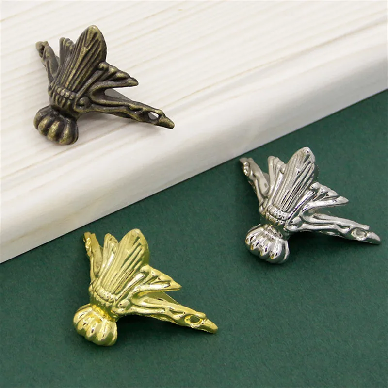 

4 шт./лот 40x29 мм античная деревянная коробка для ножек Угловой протектор для ножек треугольный ротанговый резной декоративный кронштейн для ...