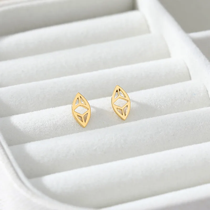 В простом стиле с овальной Четырехсторонние серьги со шпилькой для женщин