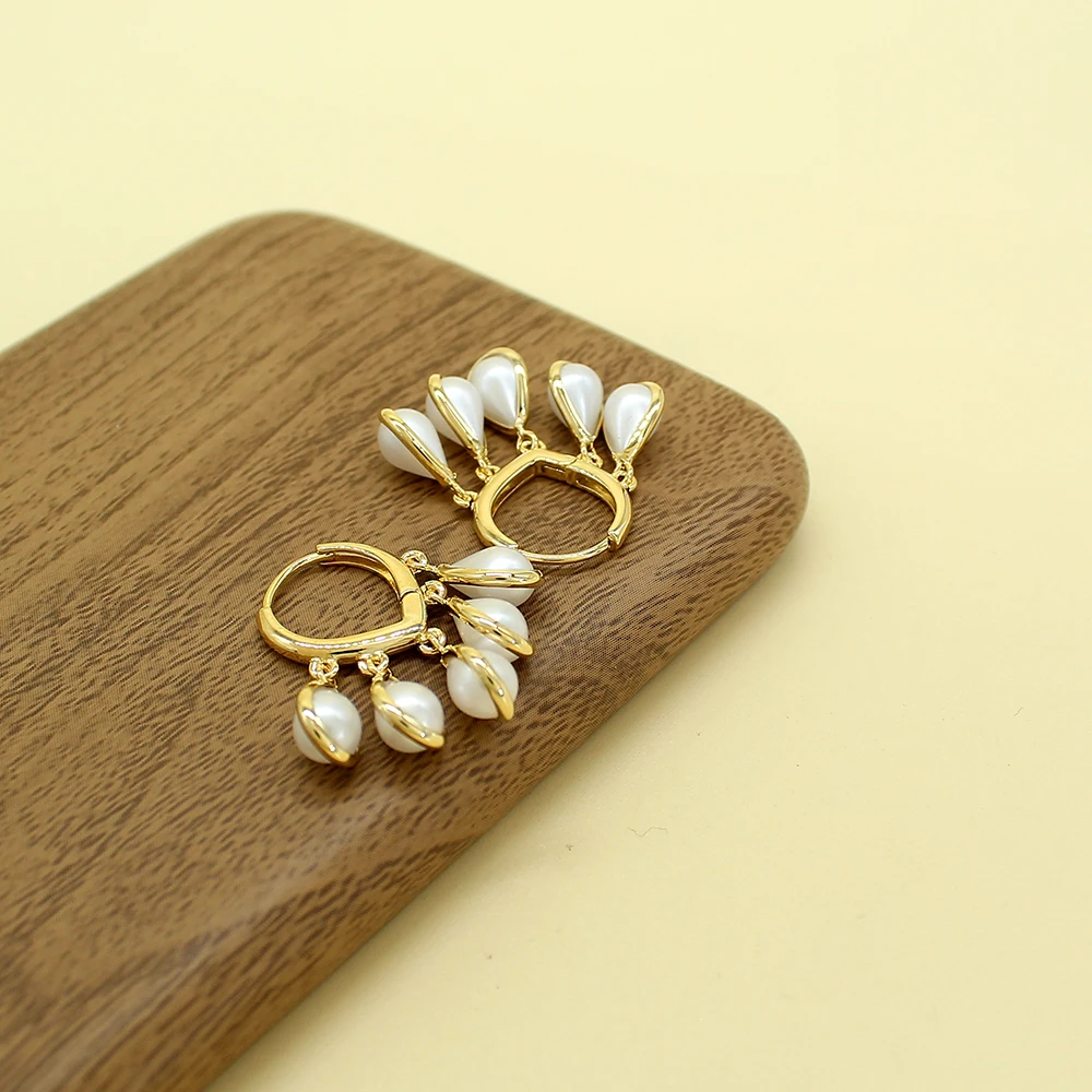 

Exquisite Metallic Gold Color Imitation Pearls Pendant Earrings New Jewelry Fashion Wedding Party Unusual Ear Studs For Woman