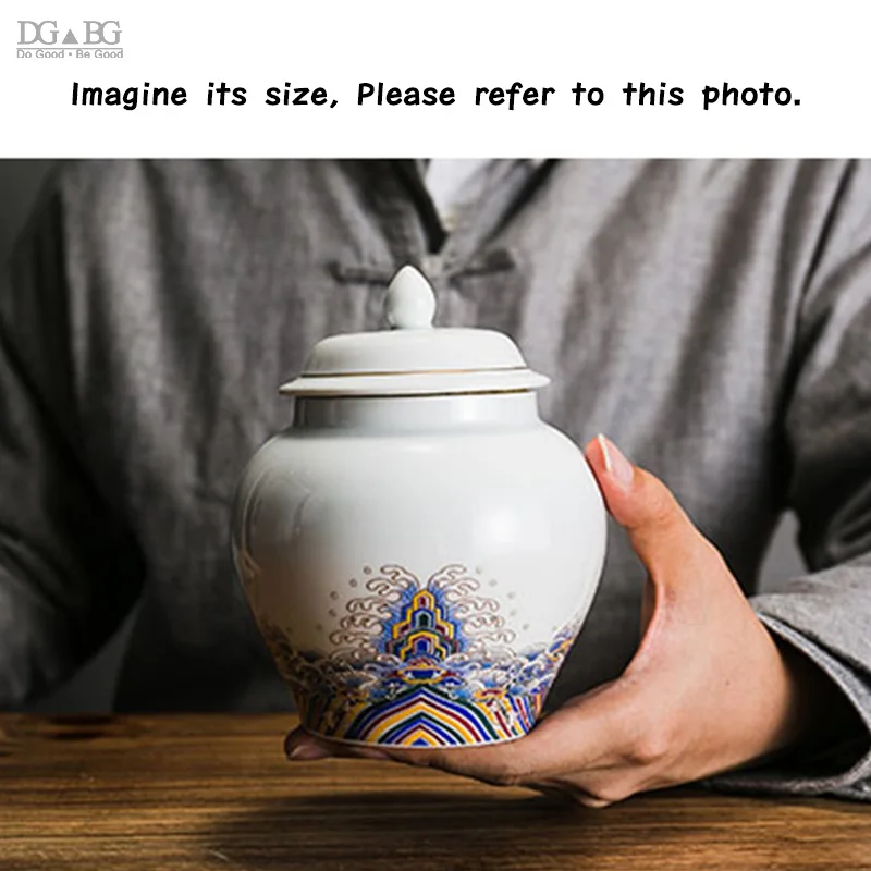 Белая фарфоровая эмалированная окрашенная урна из золотистой проволоки крупные