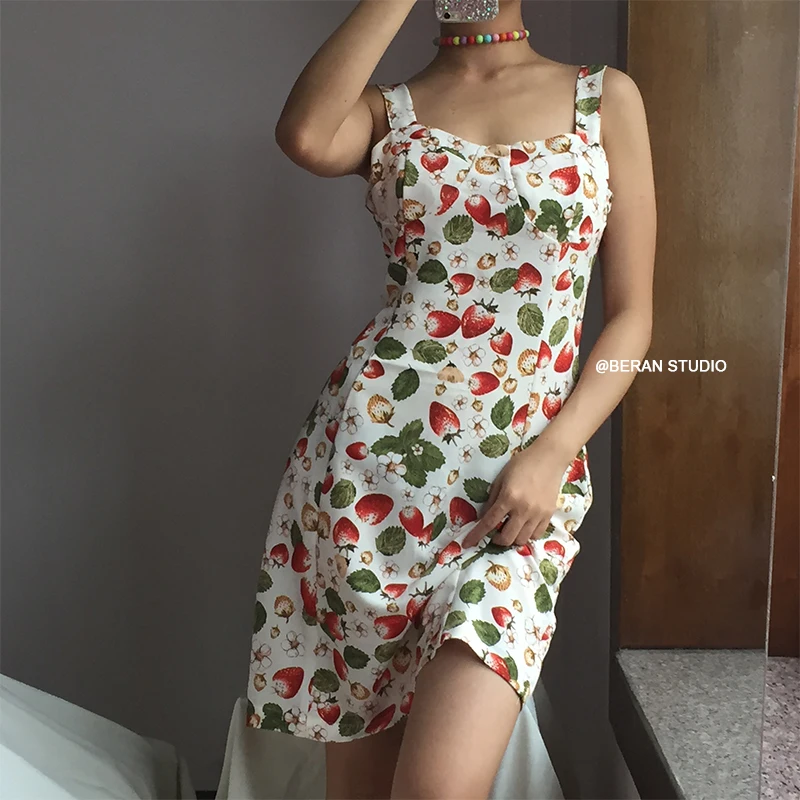 

Ins Niche Retro Cut Cute Strawberry Print Waist Slim Floral Suspender Dress