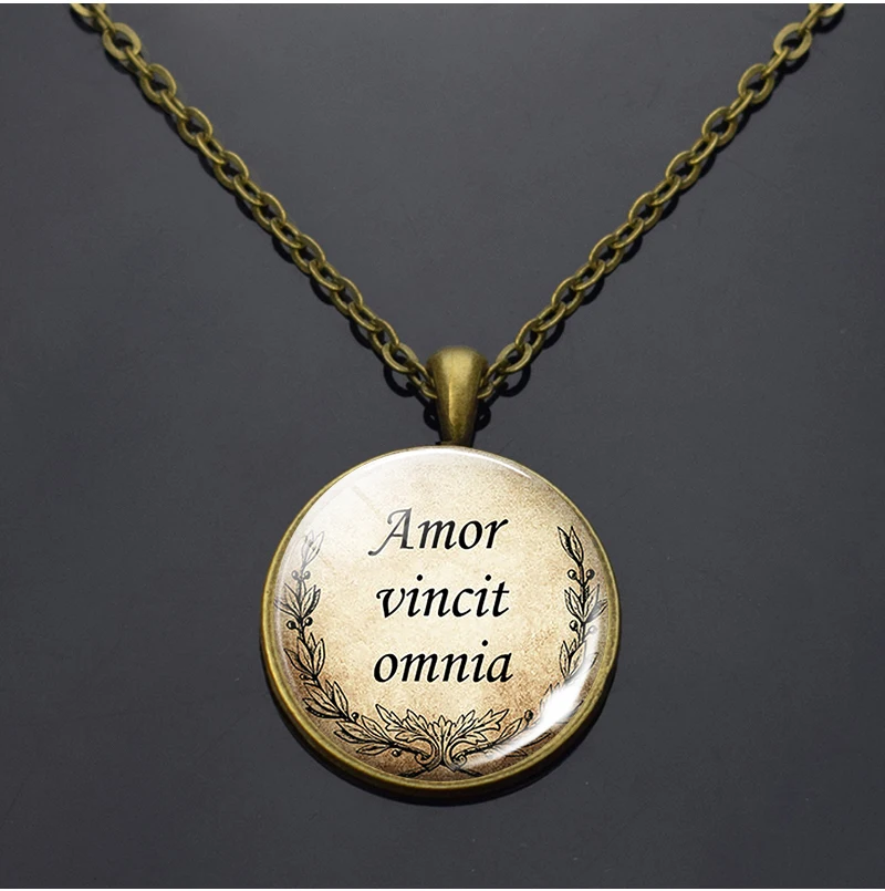 Amor Vincit Omnia любовь завоевывает все ожерелье с цитатой стеклянный купол