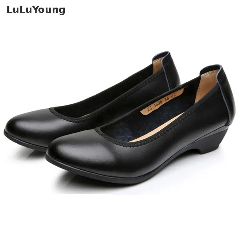 Женские черные Цвет на танкетке удобные Обувь среднем каблуке офисная обувь для