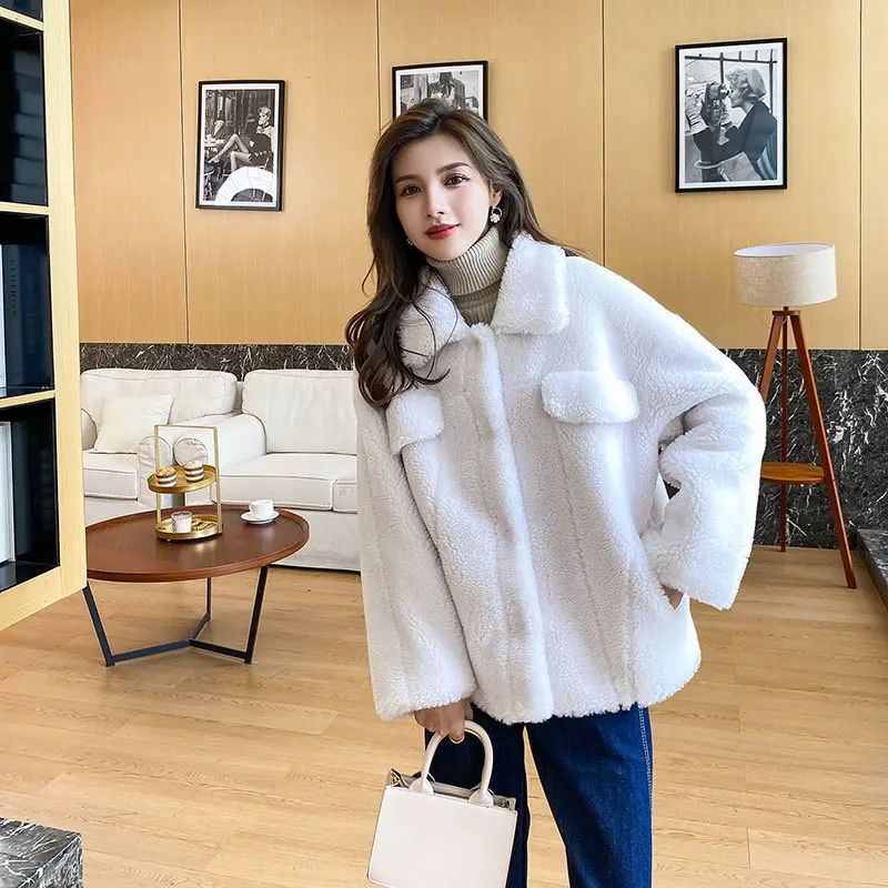 Зимняя женская короткая куртка из овечьего меха коричневая белая верблюжья