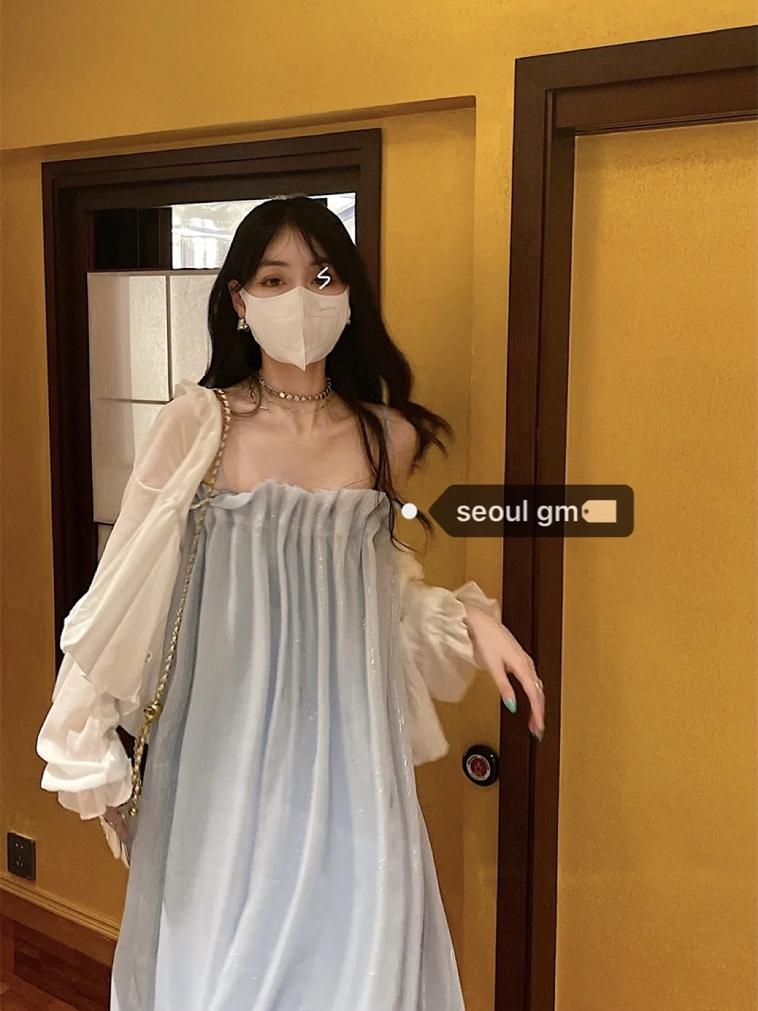 Сказочное платье с вертикальными полосками блестящее женское на бретелях |