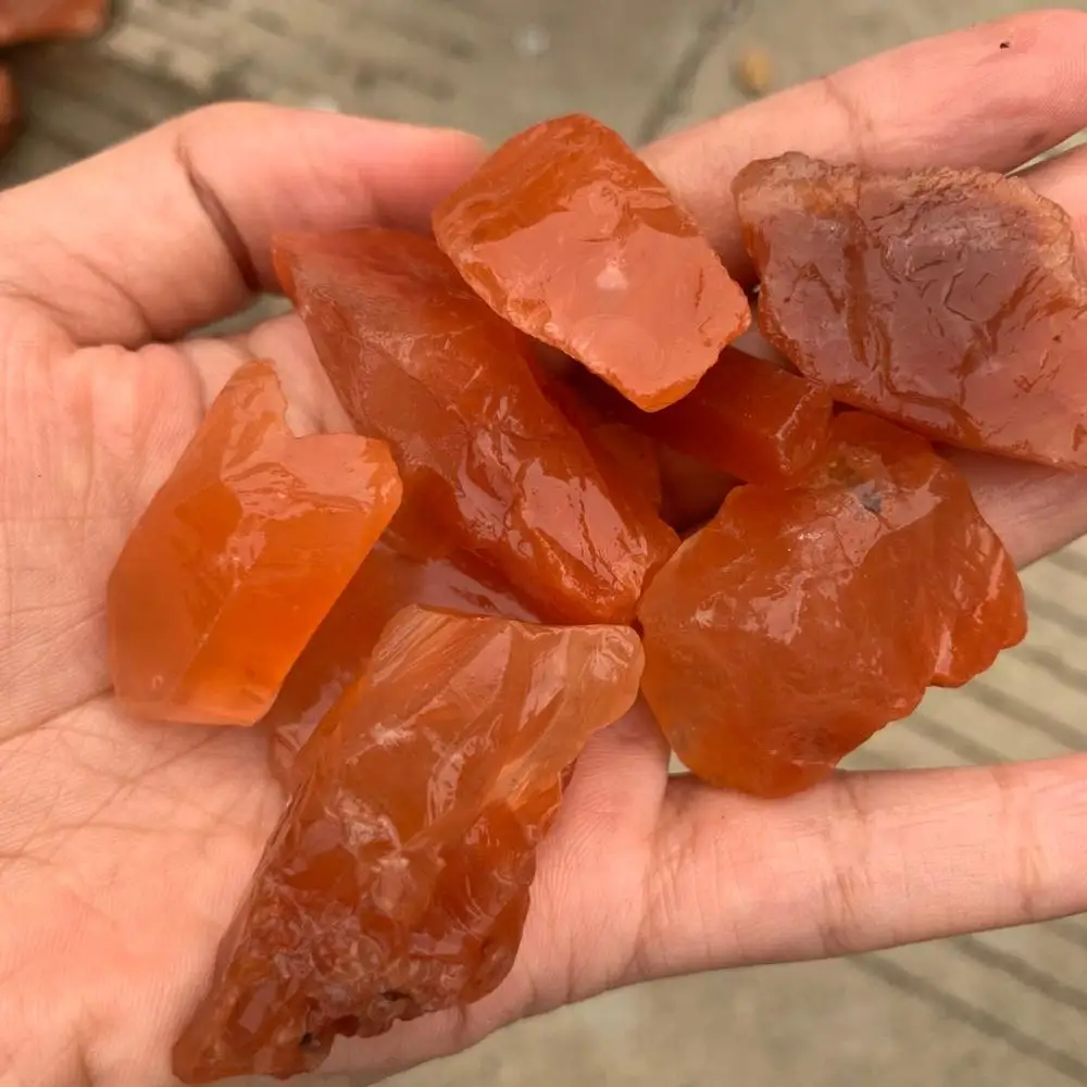 

The natural coarse mineral specimen of the natural red crystal