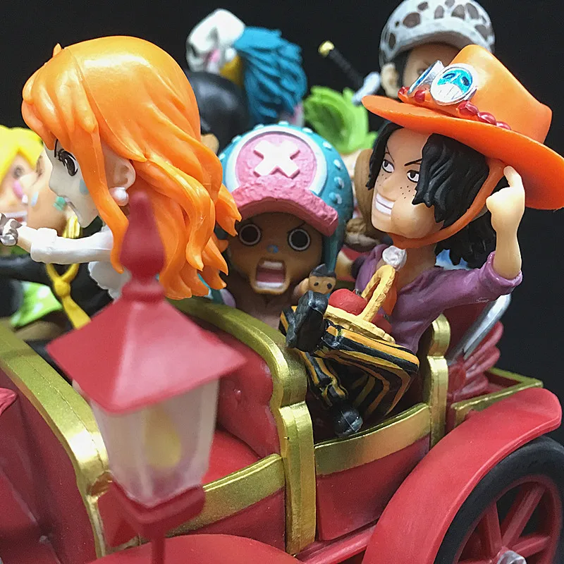 Красно-синяя цельная фигурка Luffy Roronoa Zoro нами и Чоппер in a карета Рождественская