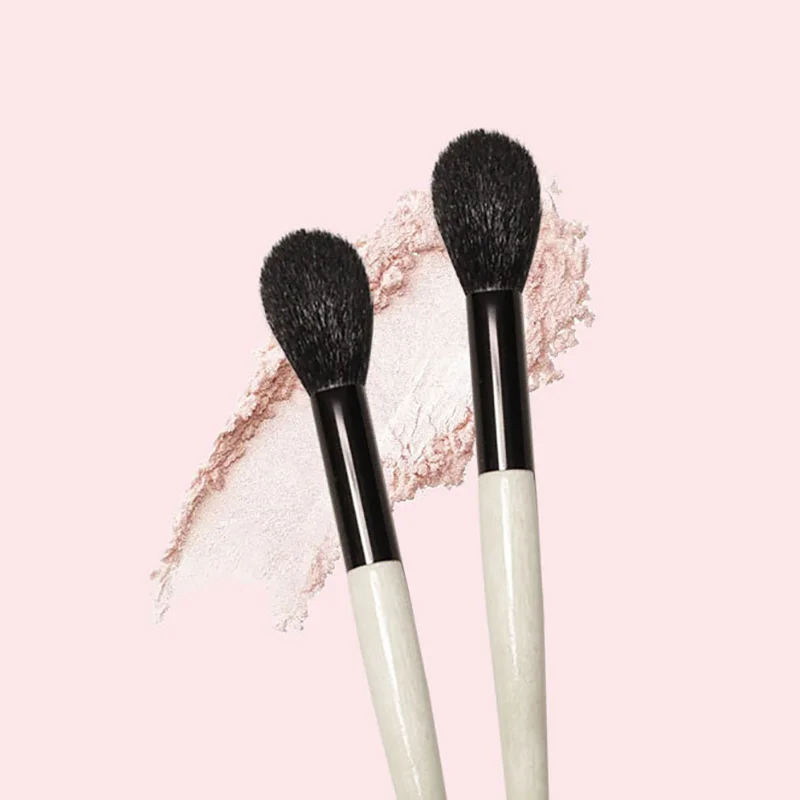 

Wooden Handle Goat Hair Powder Blush Detail Brush Face Makeup Highlighter Blending Brush Natural Lightweight Cosmetics Tools