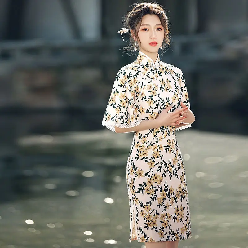 Традиционное китайское женское платье Ципао элегантное кружевное с коротким