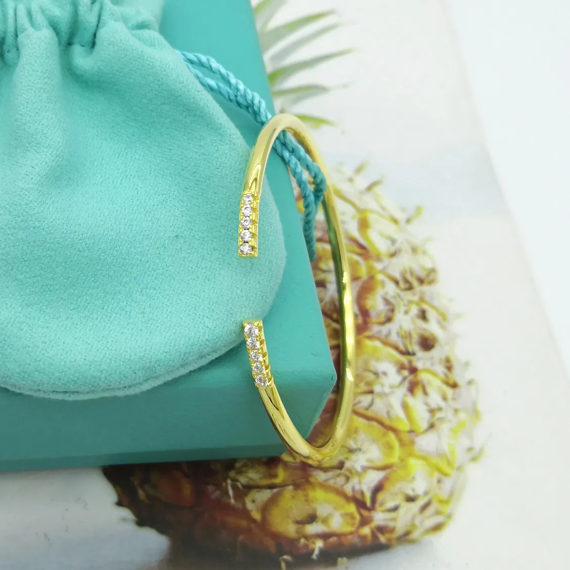 

S925 classic geometric elements simple and popular ladies fashion inlaid zircon bracelet jewelry