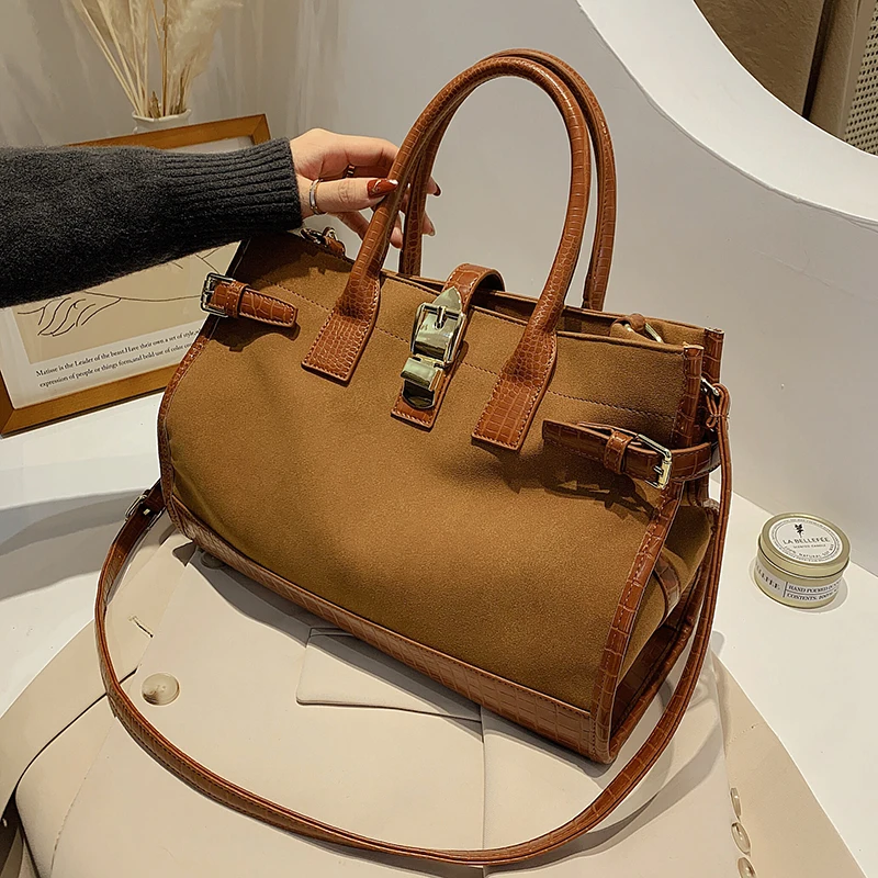 

Niche Design Retro Large-capacity Women's Bag Fall/winter New Fashion Atmospheric Handbag All-match Messenger Bag Width: 36cm