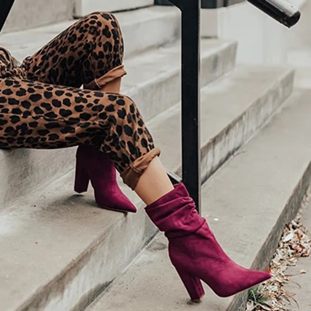 Женские кожаные ботинки в байкерском стиле на высоком каблуке с квадратным