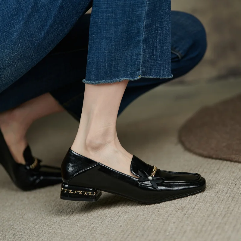 

GD-time Ins 2022 Pumps Muller Shoes Buckle Closed Toe Women Home Leather Chains Metal Slides Slip On Autumn Females Solid Color