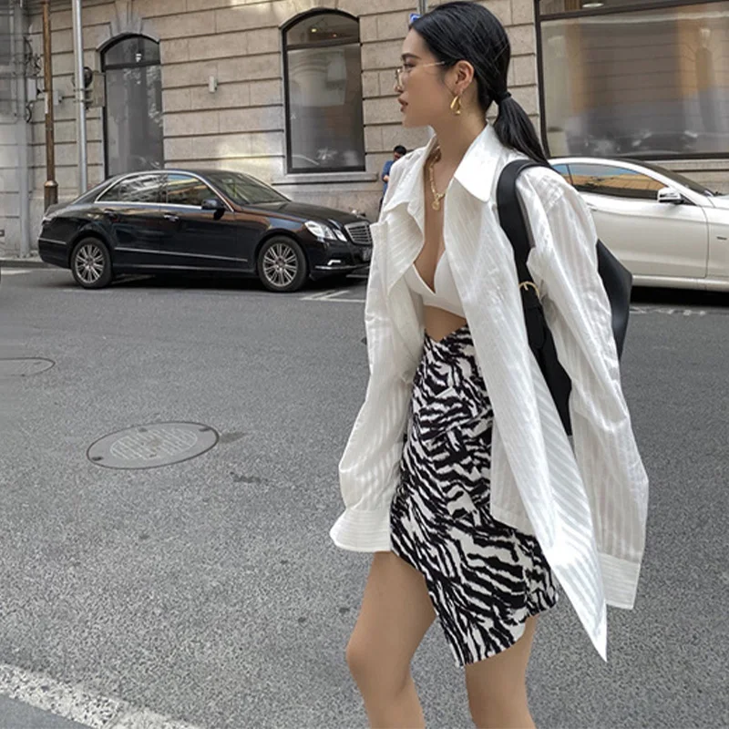 

IMucci/лето 2021 Новый Высокая Талия Подол неправильной юбка тонкий посылка бедра короткая юбка-белую полоску под зебру; А-силуэт; Юбка для девоч...