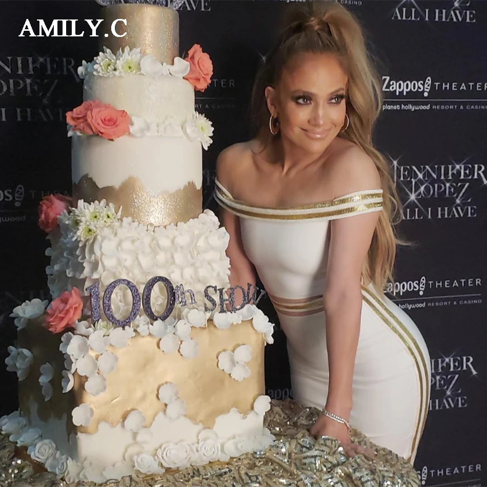 Женское облегающее платье Amily. c белое с открытыми плечами и бусинами летнее