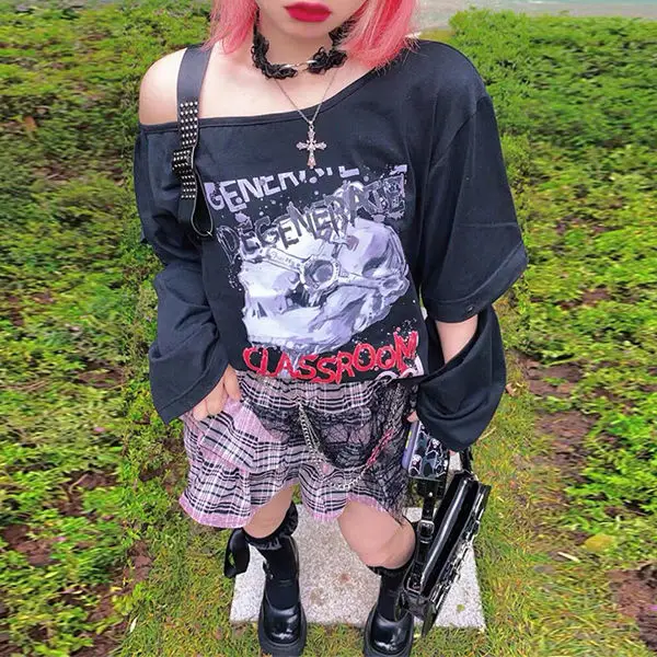 

Girl Summer T-shirt Women Harajuku Black Vintage Topss Skull Print Off Shoulder Belted Tee Shirt 2021 Streetwear