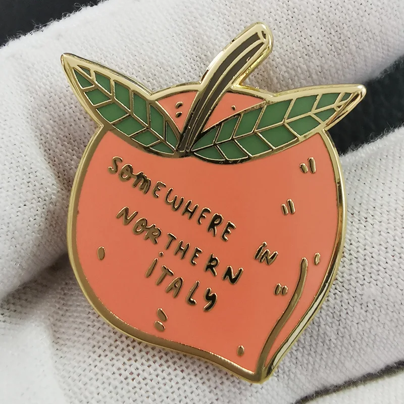 Значок CMBYN Elio Peach