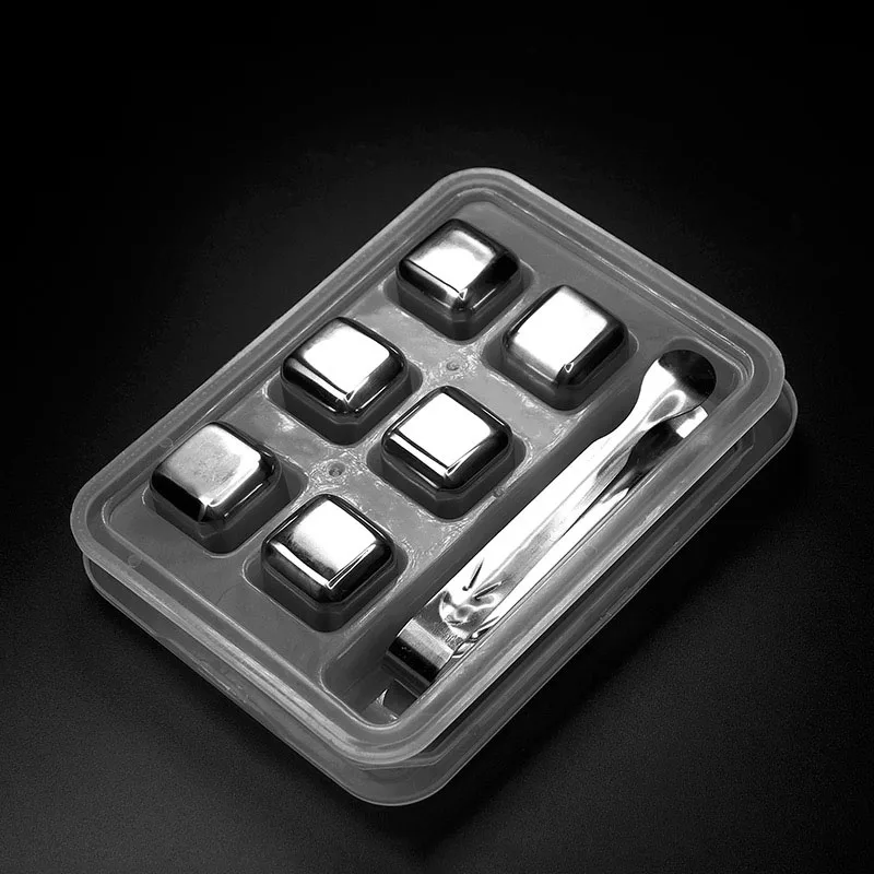 Новый произведенный на одной винокурне кубики льда из камня комплект