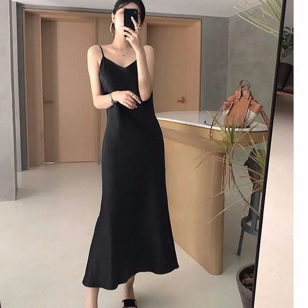 

New Arrival Women V-Neck Women Vintage Satin Summer Long Dress Boho Elegant Women Casual Spaghetti Strap Dress Vestidos