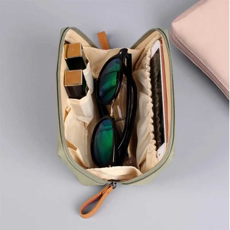 

Simple Makeup Pouch Fashion New Cosmetic Bag Ladies Makeup Organizer Toiletry Bag Travel Cosmetics Bag