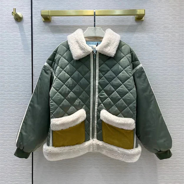 

Женская одежда в европейском и американском стиле, новинка зимы 2022, модная зеленая хлопковая куртка с длинными рукавами и отворотами из кро...