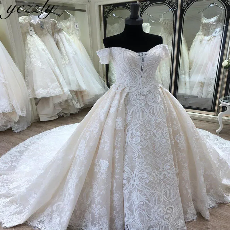 Женское свадебное платье роскошное бальное с открытыми плечами кружевное