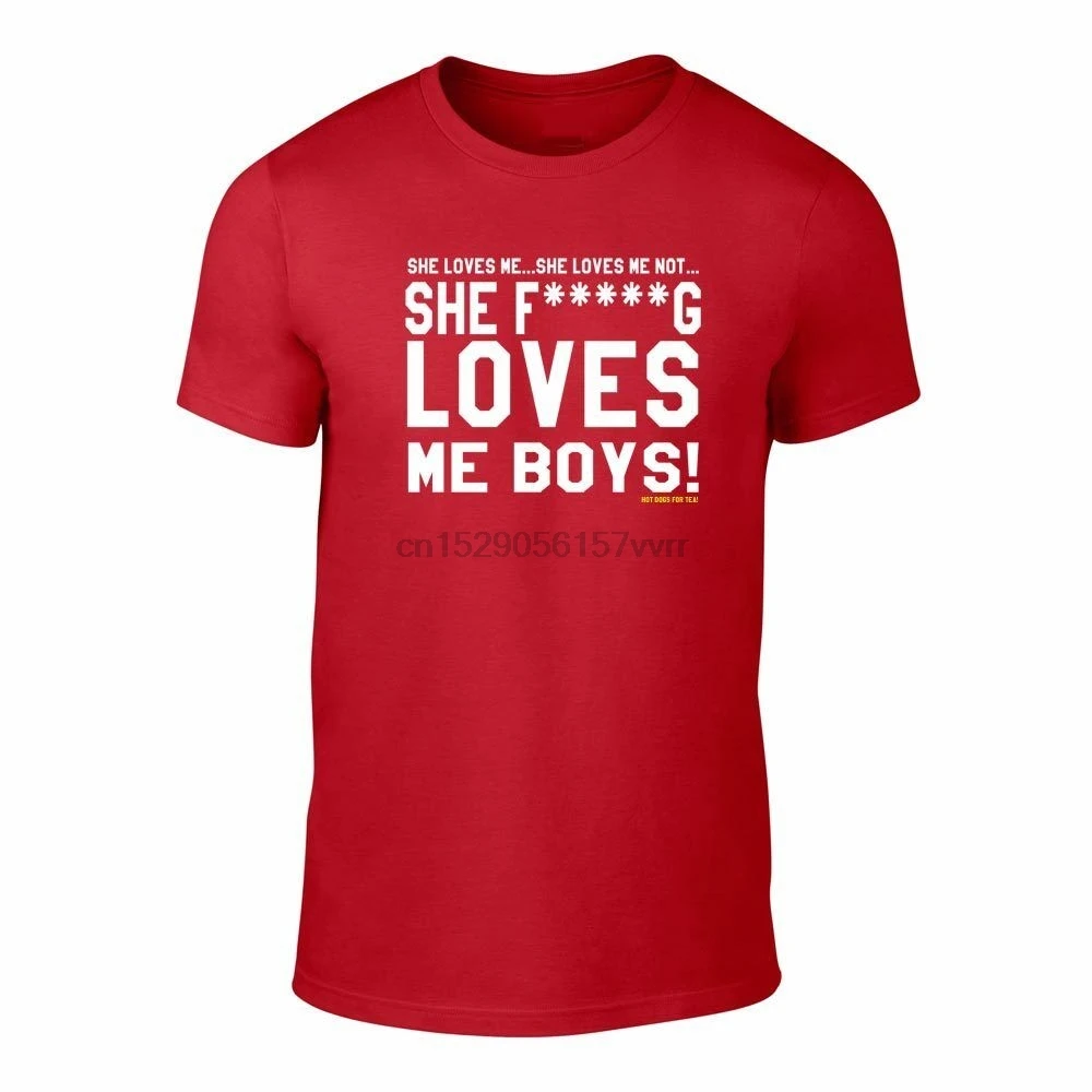 Она любит меня мальчиков! Футболка в стиле унисекс Twin Town (1) |