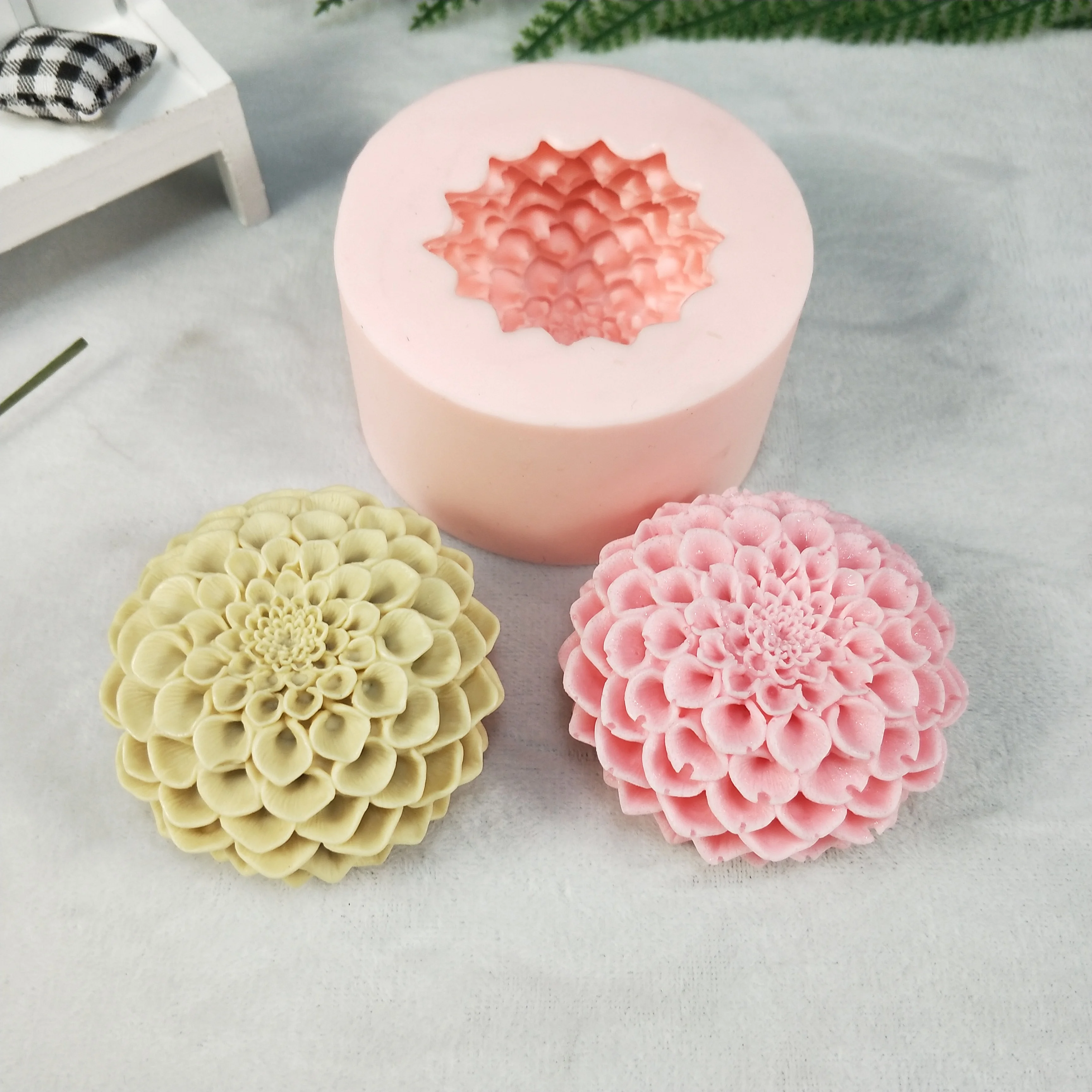 

Bloom Rose Flower Cluster Shape 3D Silicone Mold for DIY Soap Making Cake Mold Cupcake Jelly Candy Decoration Craft Baking Tools