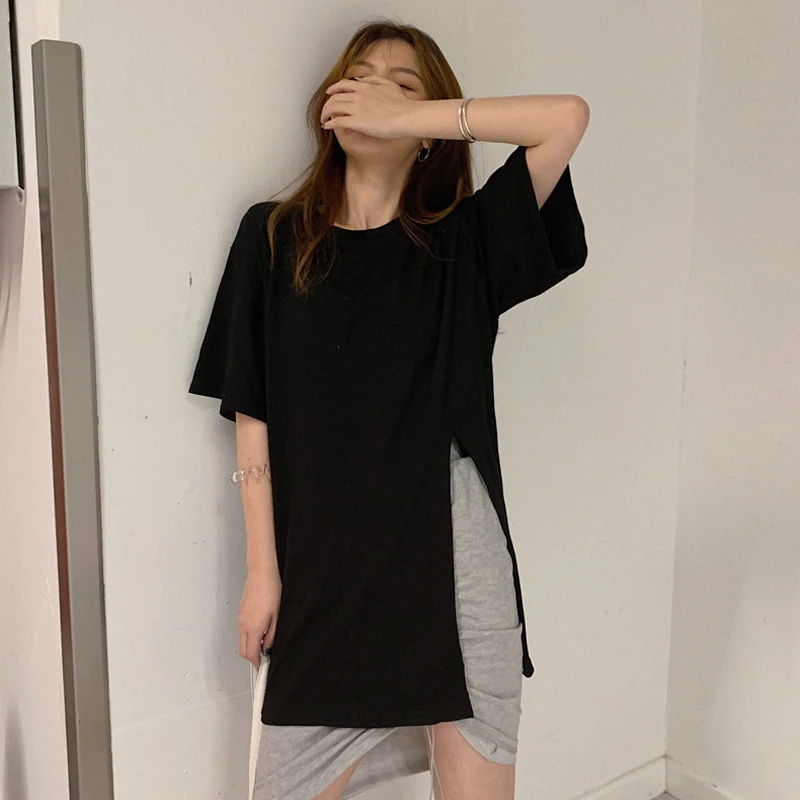 Женская хлопковая футболка с коротким рукавом круглым вырезом и разрезом сбоку |