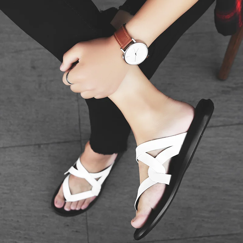 

2021 New leather slippers Summer Fashion Men Flip Flops outdoor slippers Breathable Comfortable Men Flip-Flops Big Size 44