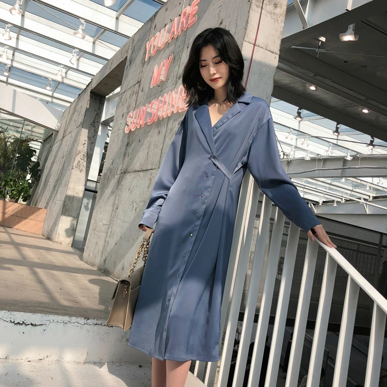 Платье-рубашка с отложным воротником и длинным рукавом средней длины сатиновое