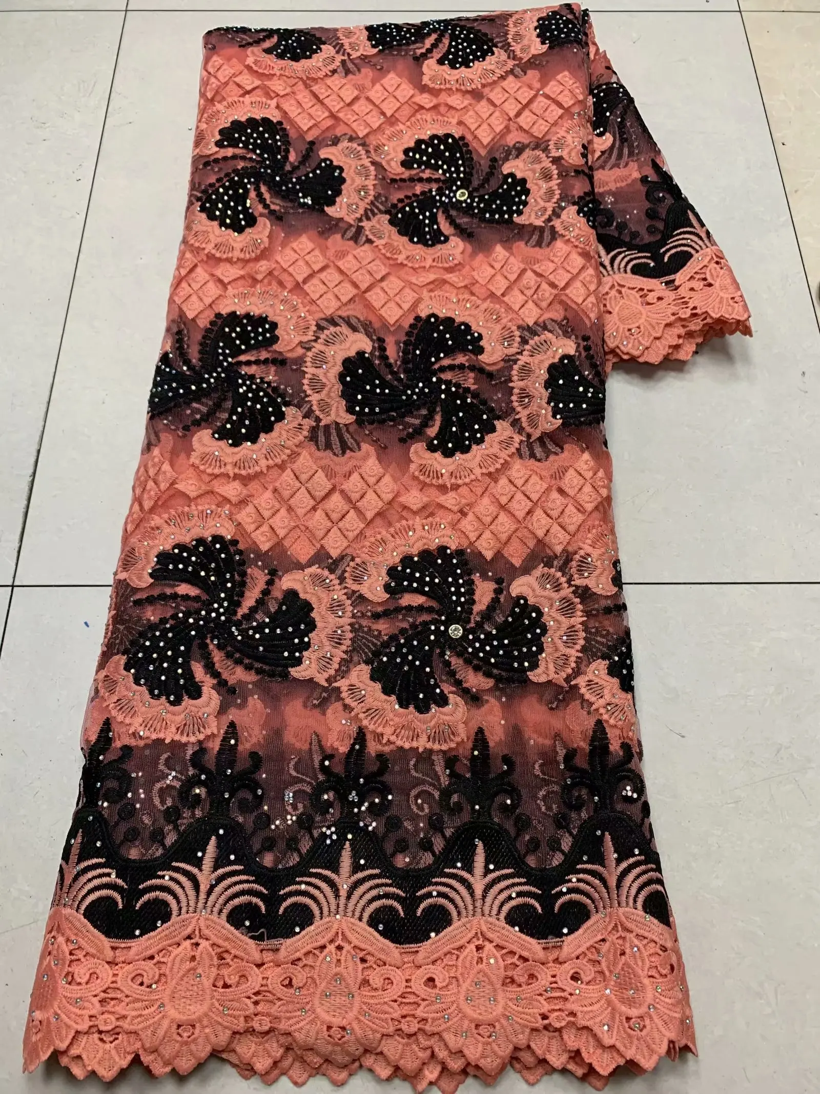 

WN10 Comfortable Embroidered water soluble lace fabric with stones,Suitable for wedding dresses and dresses