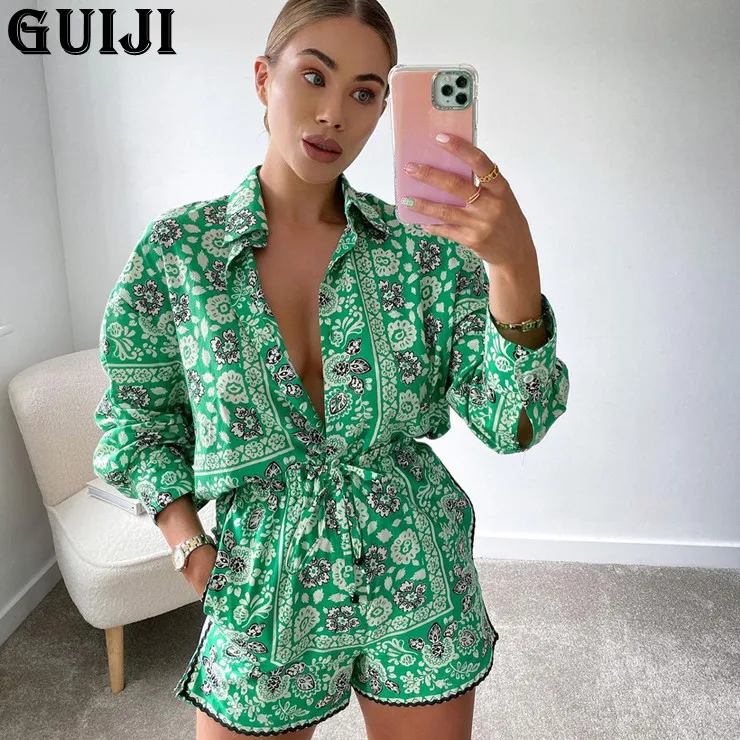 

【GUIJI】Ready Stock 2021 Two Piece Set Woman Printed Cropped Shirt & High-Waist Shorts Chic Women Outfit Shorts Sets 2 piece set