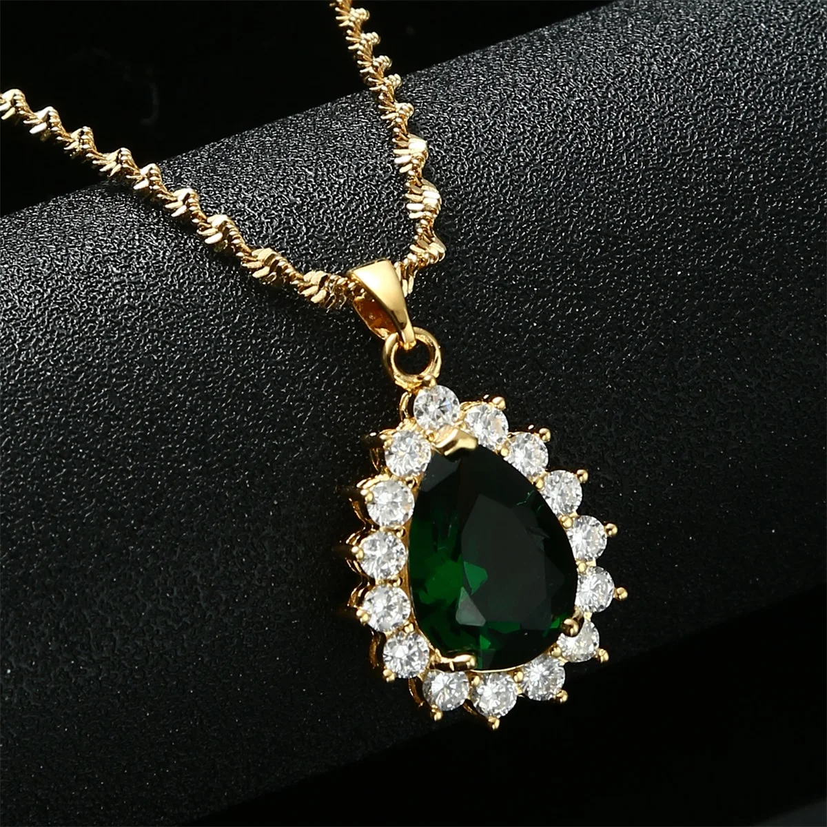 

Multi-color Crystal Water Drop Shape Pendant Necklace Gold Color Rhinestones Chain Women Bridal Jewelry