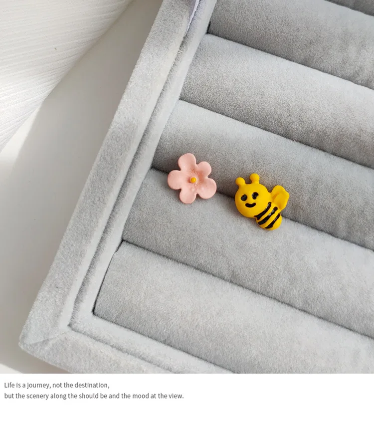 

Cute Flower Bee Stud Earrings Minimalist Asymmetric Charm Fashion Jewelry Accessories Wholesale Trendy For Women 2021 New Gifts