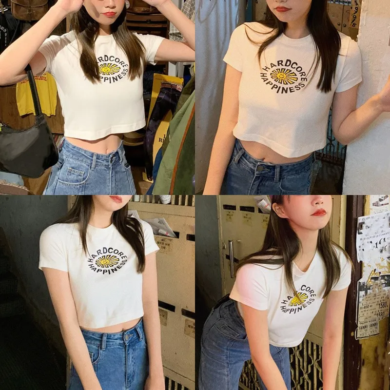 

Женская футболка с коротким рукавом, круглым вырезом и принтом букв