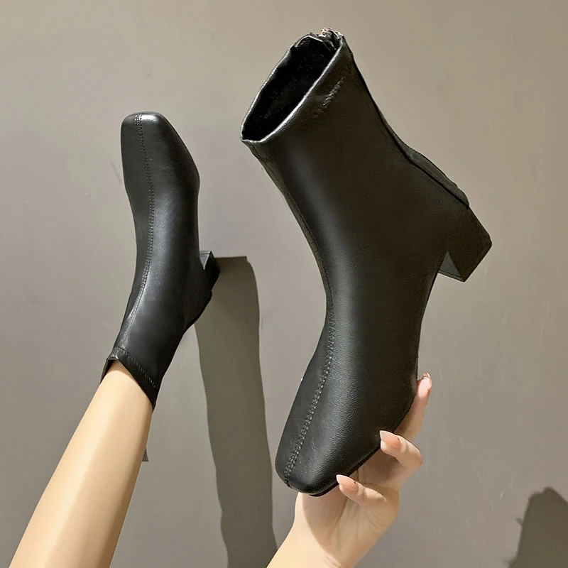 Ботинки женские на толстом каблуке мягкие кожаные короткие тонкие сапоги