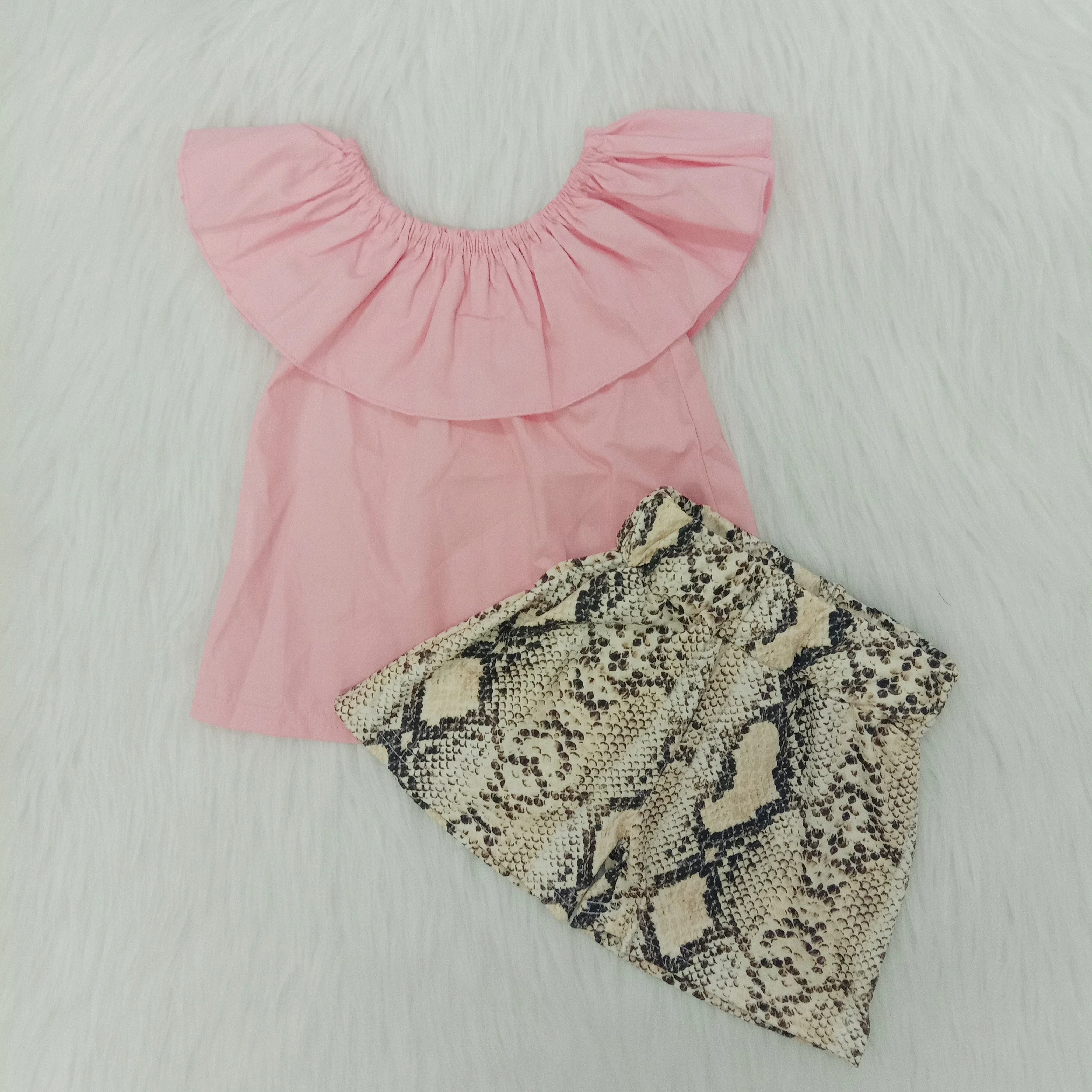 

New fashion 2020 children's girls summer suit word shoulder pink shirt snakeskin print shorts