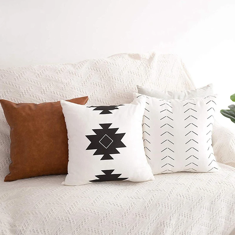 Декоративные наволочки подходят только для диванов или постельных комплектов из